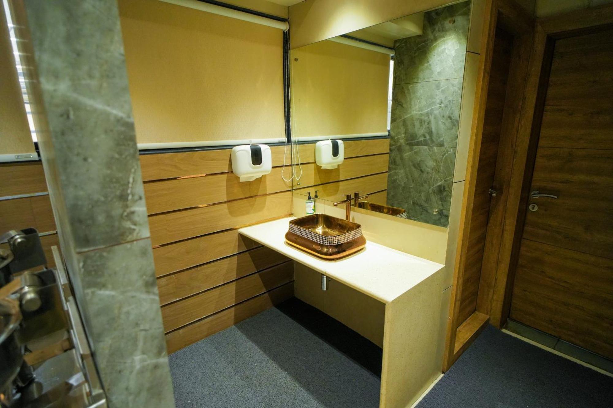 Hotel Skylink Hospitality Mahalaxmi Mumbai Exterior photo