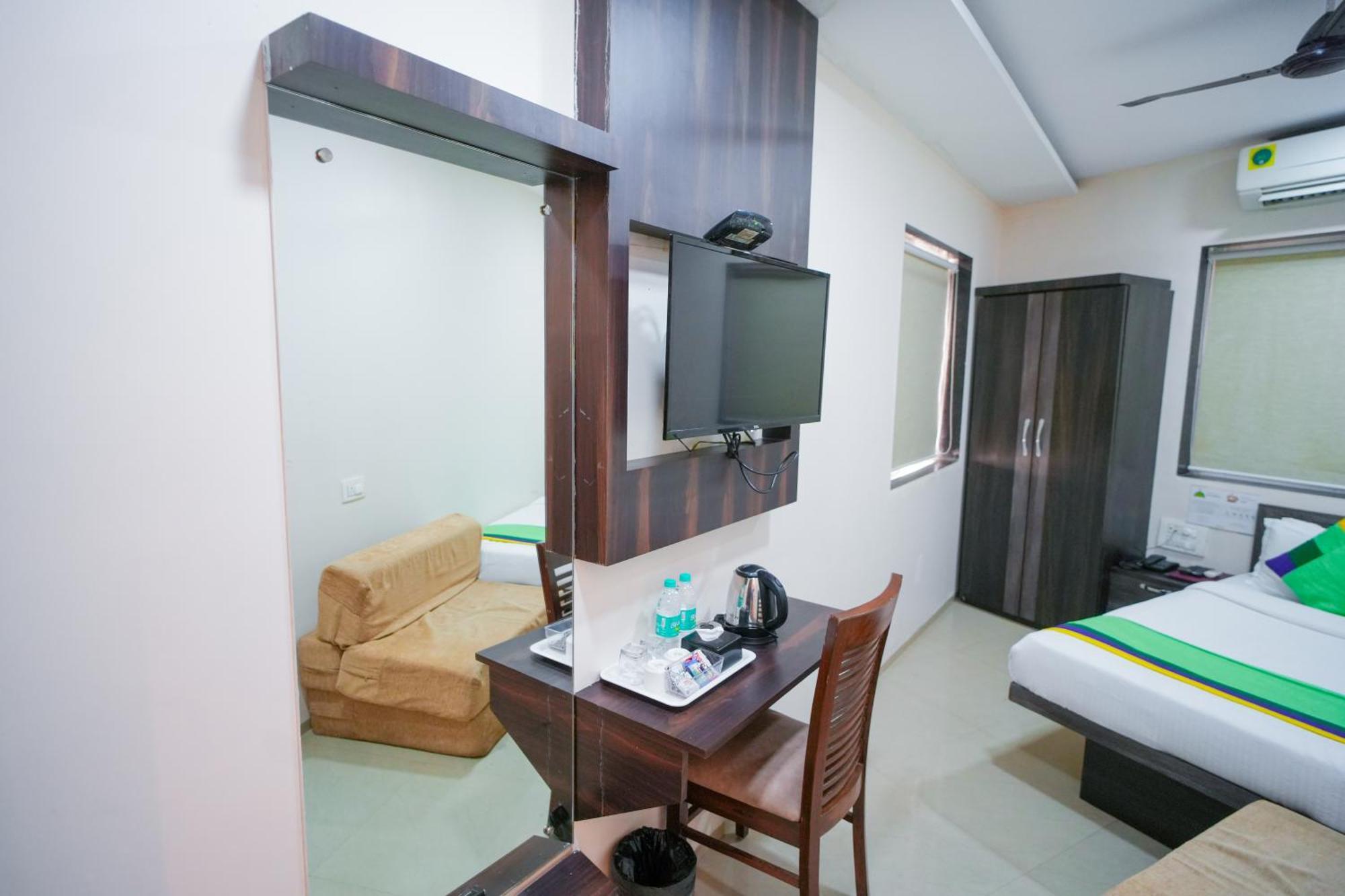 Hotel Skylink Hospitality Mahalaxmi Mumbai Exterior photo