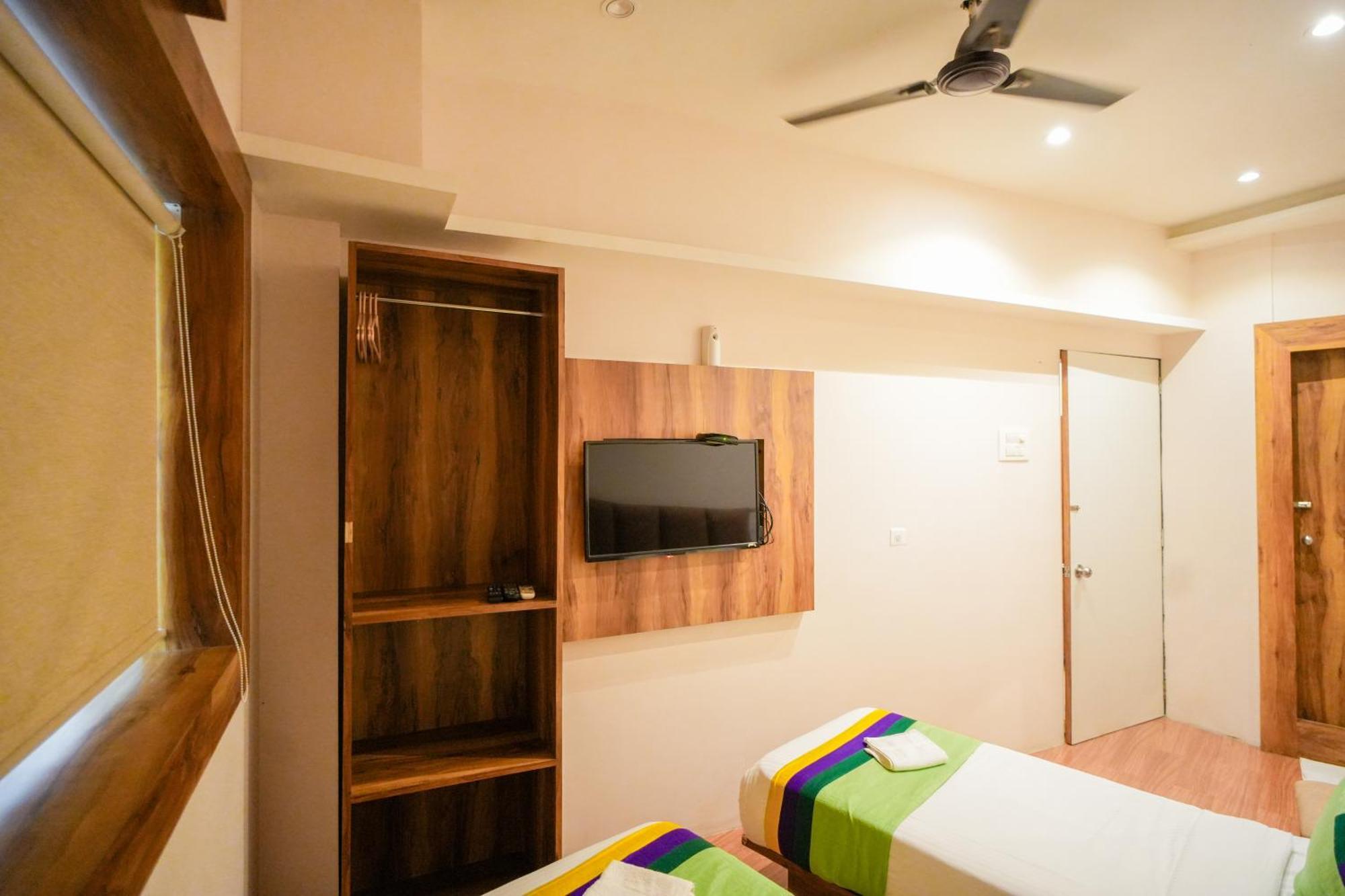 Hotel Skylink Hospitality Mahalaxmi Mumbai Exterior photo